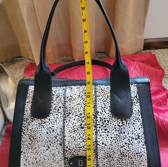 Fossil Black and White Cowhide Look Tote Keyhole Zip Close Bag - Picture 13 of 16